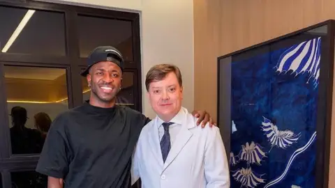 El comentado rostro de Vinicius Jr tras pasar por el quirófano: "No parece él" El comentado rostro de Vinicius Jr tras pasar por el quirófano: "No parece él"