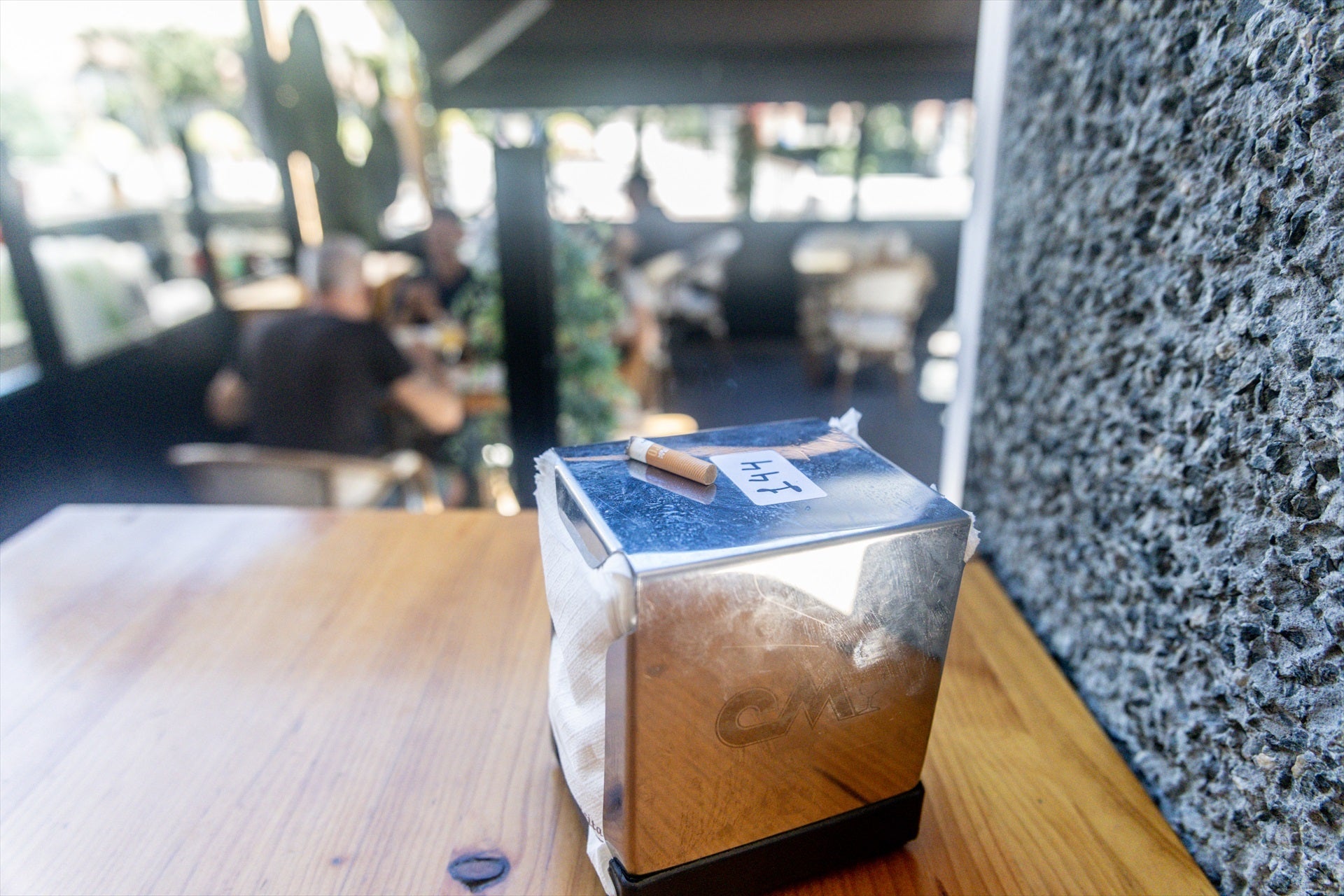 Hostelería de España lamenta las nuevas medidas de la ley del tabaco: "Es como pegarse un tiro en el pie" Hostelería de España lamenta las nuevas medidas de la ley del tabaco: "Es como pegarse un tiro en el pie"