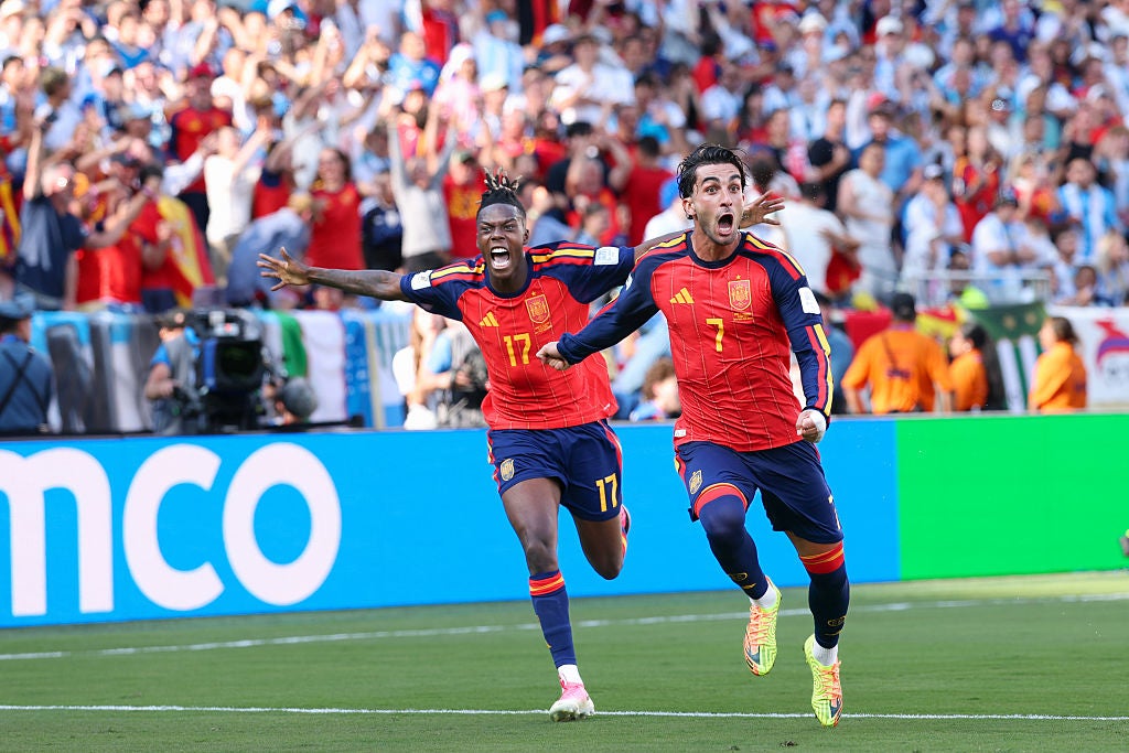 El lado más humano de la Roja contado por quienes siempre estuvieron a su lado: "Saber que tu mejor amigo es el campeón del mundo es algo increíble" El lado más humano de la Roja contado por quienes siempre estuvieron a su lado: "Saber que tu mejor amigo es el campeón del mundo es algo increíble"