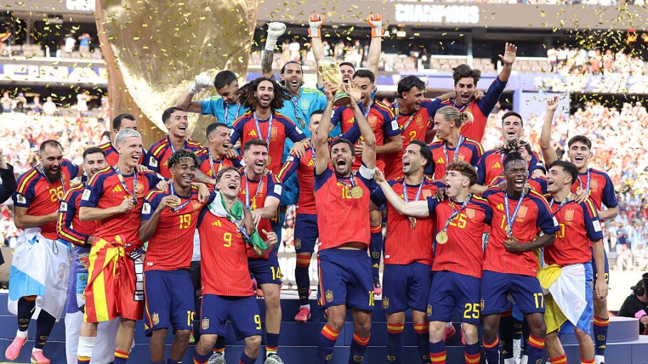 Rodri celebra levantando el trofeo de la Copa Mundial de la FIFA junto a sus compa&ntilde;eros tras la final del Mundial 2026 entre Espa&ntilde;a y Argentina, disputada en el New York New Jersey Stadium el 19 de julio de 2026 en East Rutherford, Nueva Jersey. 