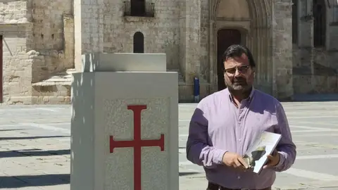 Eduardo Gutiérrez publica el libro El Camino Lebaniego Castellano .