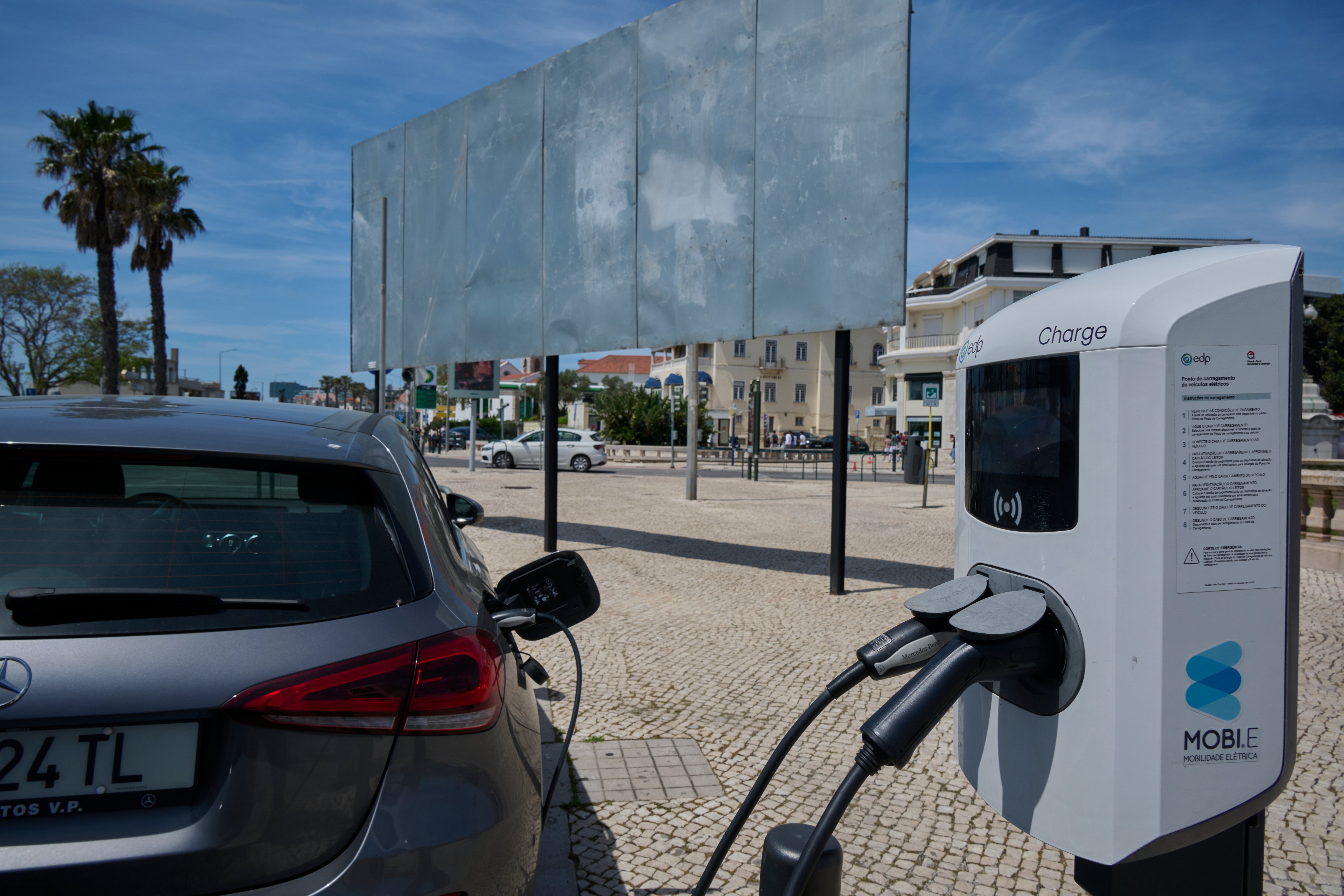 El Gobierno activa el Plan Auto+: así puedes beneficiarte de la ayuda para comprar un coche nuevo El Gobierno activa el Plan Auto+: así puedes beneficiarte de la ayuda para comprar un coche nuevo