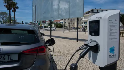 El Gobierno activa el Plan Auto+: así puedes beneficiarte de la ayuda para comprar un coche nuevo El Gobierno activa el Plan Auto+: así puedes beneficiarte de la ayuda para comprar un coche nuevo