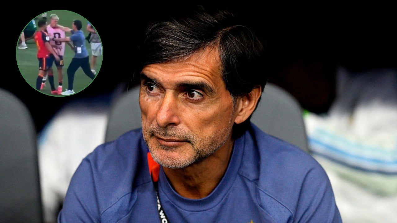 Ayala admite su error por el empujón a Dani Olmo tras la final del Mundial: "Le pediré perdón si tengo la oportunidad" Ayala admite su error por el empujón a Dani Olmo tras la final del Mundial: "Le pediré perdón si tengo la oportunidad"
