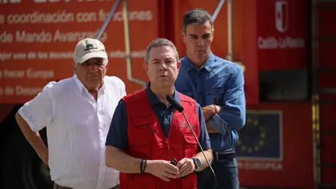 El presidente del Gobierno, Pedro Sánchez (d); el presidente de Castilla-La Mancha, Emiliano García-Page El presidente del Gobierno, Pedro Sánchez (d); el presidente de Castilla-La Mancha, Emiliano García-Page