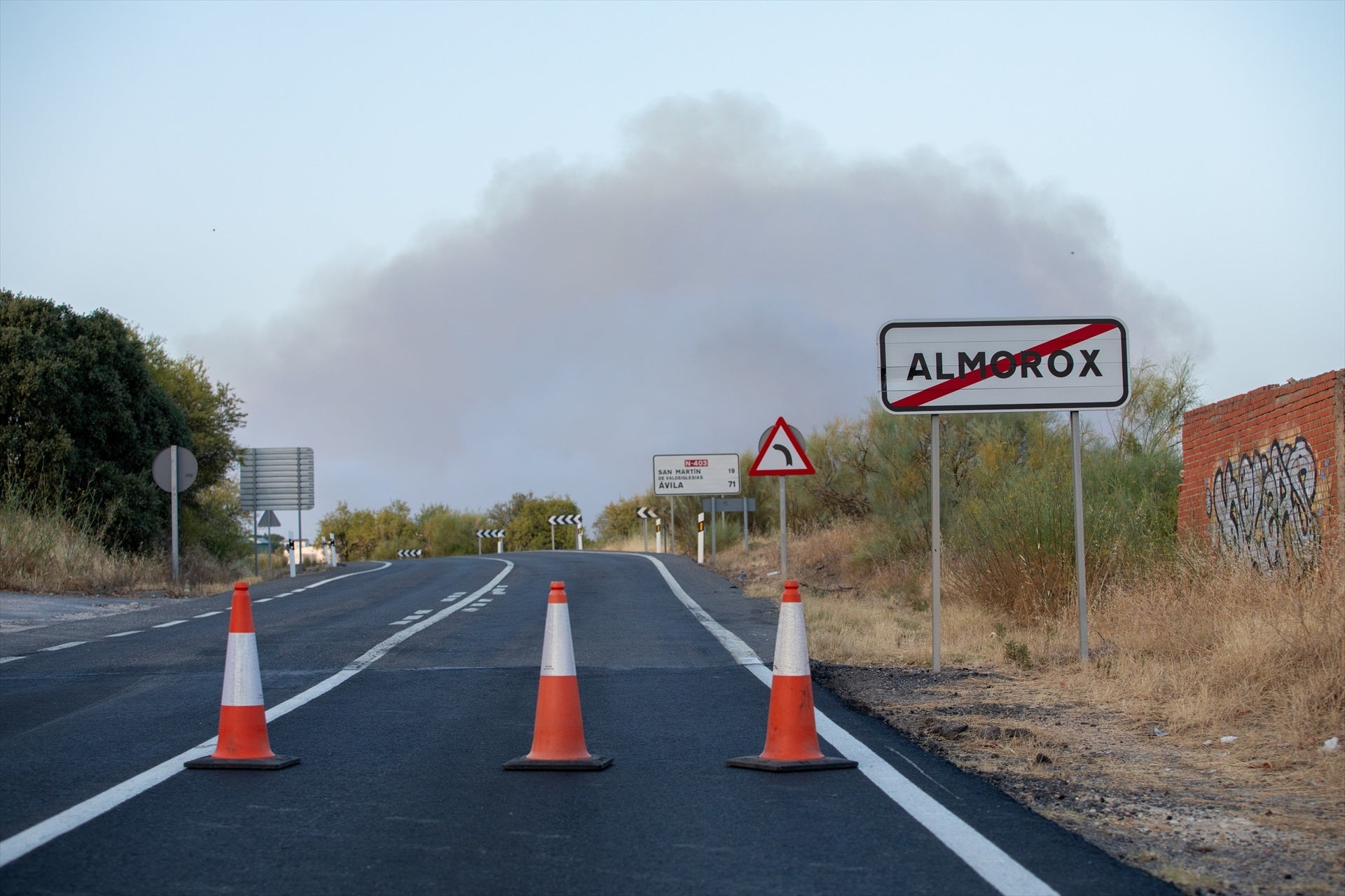 La lucha contra el fuego continúa de madrugada en Guadalajara y otros puntos críticos La lucha contra el fuego continúa de madrugada en Guadalajara y otros puntos críticos