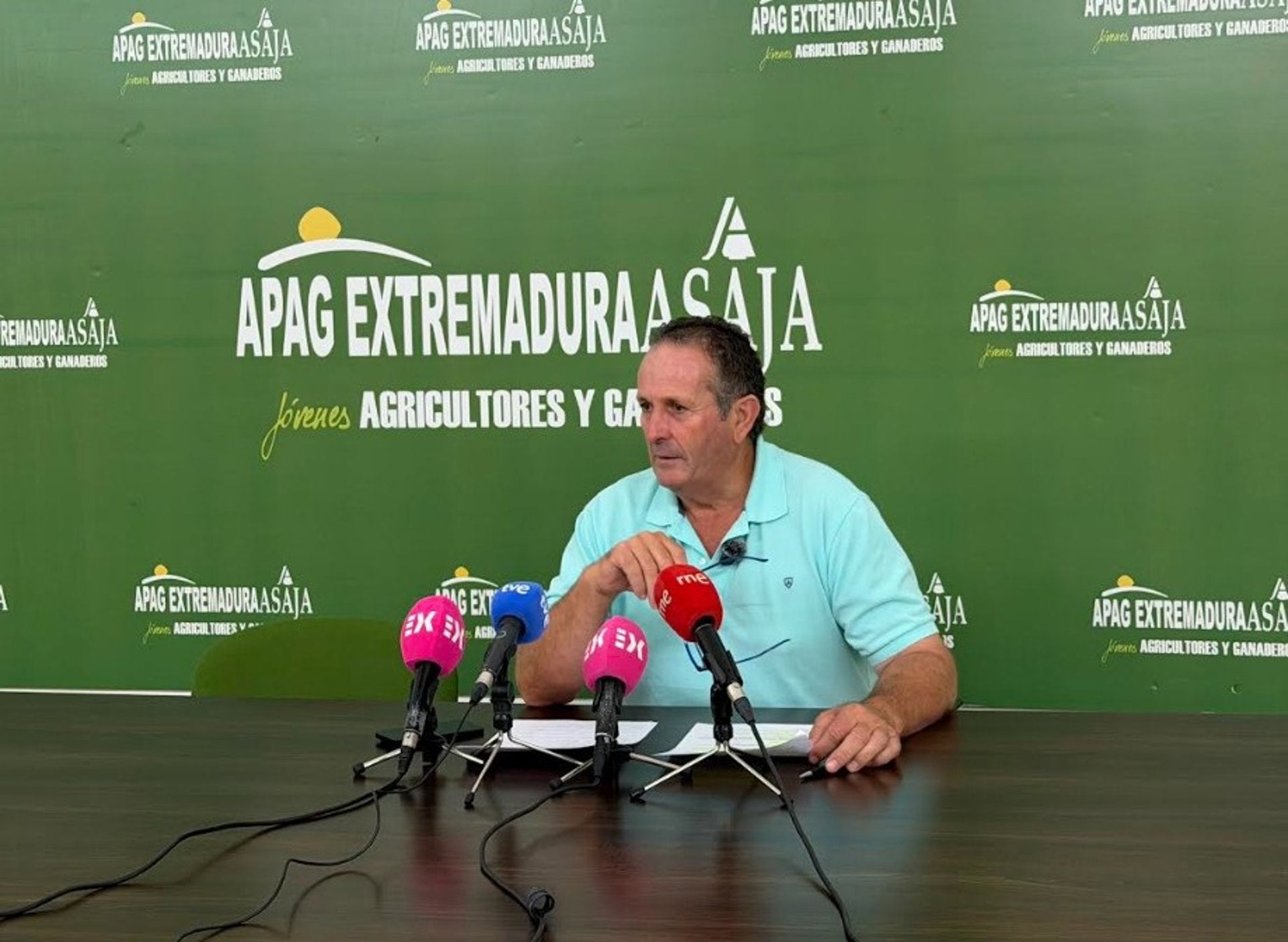 APAG Extremadura Asaja acampará frente a Presidencia de la Junta si no pone en marcha ayudas para el sector del cereal APAG Extremadura Asaja acampará frente a Presidencia de la Junta si no pone en marcha ayudas para el sector del cereal