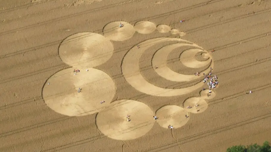 https:en.wikipedia.org/wiki/Crop_circle https:en.wikipedia.org/wiki/Crop_circle