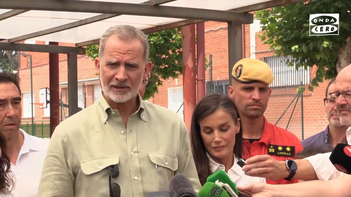 El rey alaba la "ejemplar" coordinaci&oacute;n y lamenta la "incalculable" p&eacute;rdida de patrimonio natural