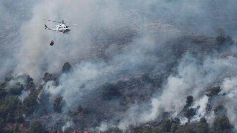  Vista del incendio de La Vall d'Uix&ograve; (Castell&oacute;n), este s&aacute;bado.