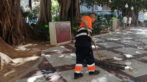 Alicante incorpora más de 100 operarios a la plantilla de limpieza y recogida de residuos con el Plan de Choque Alicante incorpora más de 100 operarios a la plantilla de limpieza y recogida de residuos con el Plan de Choque