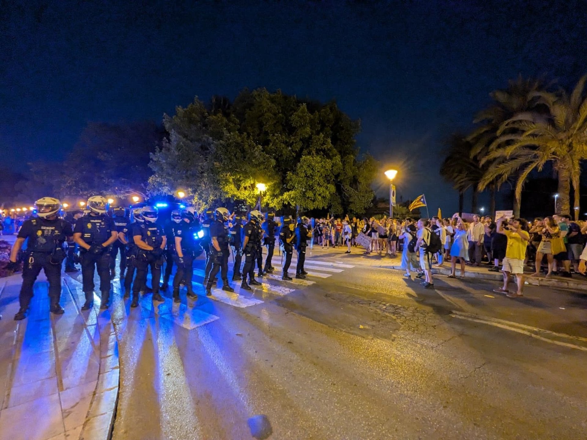 La Policía detiene a una persona tras la manifestación contra el turismo masivo en Palma La Policía detiene a una persona tras la manifestación contra el turismo masivo en Palma