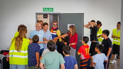 Luis de la Fuente visita por sorpresa a los desalojados por el incendio acogidos en La Marazuela. Luis de la Fuente visita por sorpresa a los desalojados por el incendio acogidos en La Marazuela.