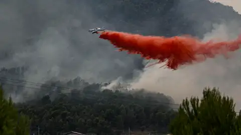 30 medios aereos trabajan hoy en el incendio de Vall d' Uxó que ha quemado algo mas de 7000 hectáreas 30 medios aereos trabajan hoy en el incendio de Vall d' Uxó que ha quemado algo mas de 7000 hectáreas