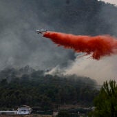 30 medios aereos trabajan hoy en el incendio de Vall d' Uxó que ha quemado algo mas de 7000 hectáreas 