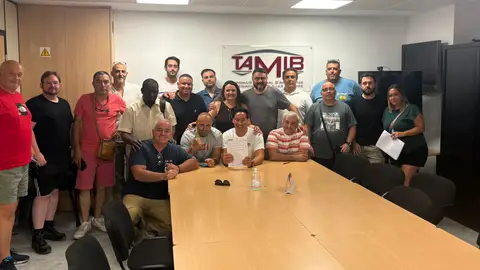 Reunión de la Federación Balear del Metal (Febame) y los sindicatos UGT, CCOO y USO tras alcanzar un acuerdo que desconvoca la huelga. Reunión de la Federación Balear del Metal (Febame) y los sindicatos UGT, CCOO y USO tras alcanzar un acuerdo que desconvoca la huelga.