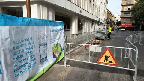 Emasesa inicia las obras de renovación de la red de abastecimiento en la Plaza del Duque Emasesa inicia las obras de renovación de la red de abastecimiento en la Plaza del Duque
