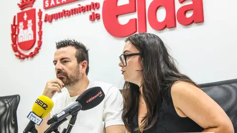 Fernando Gómez y María Gisbert durante la rueda de prensa. Fernando Gómez y María Gisbert durante la rueda de prensa.