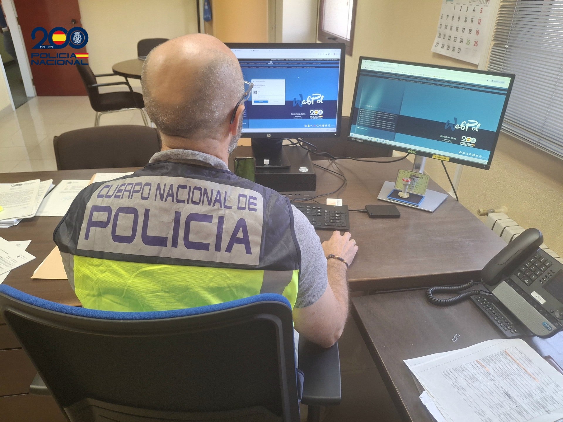 La Policía Nacional detiene a dos personas tras esclarecer el hurto de piezas de un vehículo en Palencia La Policía Nacional detiene a dos personas tras esclarecer el hurto de piezas de un vehículo en Palencia