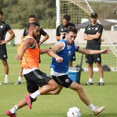 El Castellón inicia su concentración en Olot con 31 jugadores