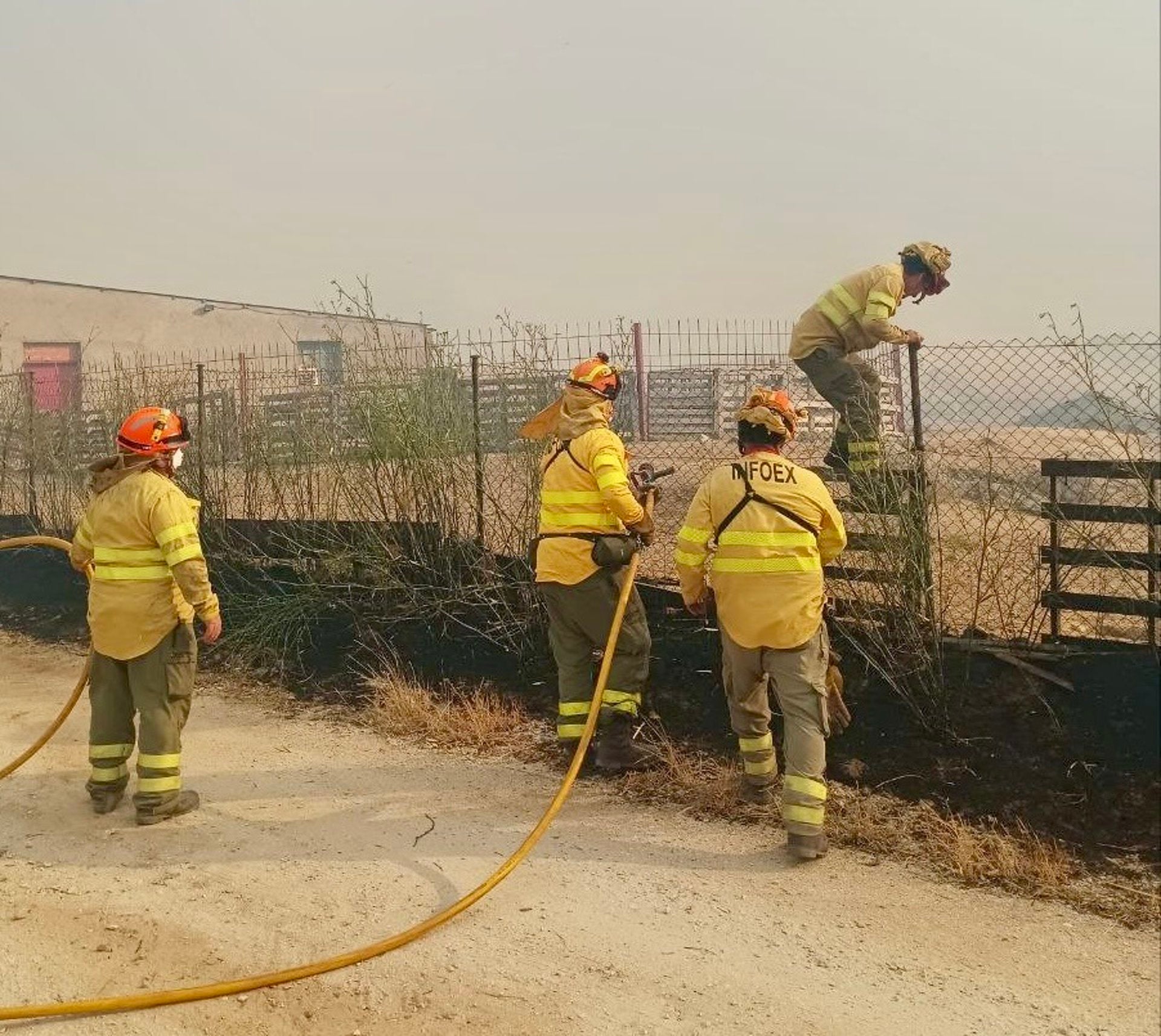 Extremadura duplica su despliegue de apoyo a la extinción del incendio de Ávila y Madrid Extremadura duplica su despliegue de apoyo a la extinción del incendio de Ávila y Madrid