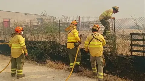 Extremadura duplica su despliegue de apoyo a la extinción del incendio de Ávila y Madrid Extremadura duplica su despliegue de apoyo a la extinción del incendio de Ávila y Madrid