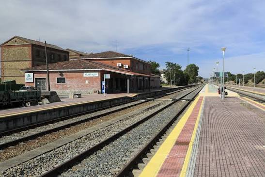 El servicio ferroviario entre Monfragüe y Plasencia se restablecerá el 10 de agosto tras concluir las obras El servicio ferroviario entre Monfragüe y Plasencia se restablecerá el 10 de agosto tras concluir las obras