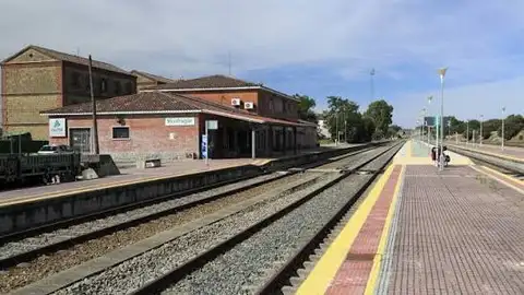 El servicio ferroviario entre Monfragüe y Plasencia se restablecerá el 10 de agosto tras concluir las obras El servicio ferroviario entre Monfragüe y Plasencia se restablecerá el 10 de agosto tras concluir las obras