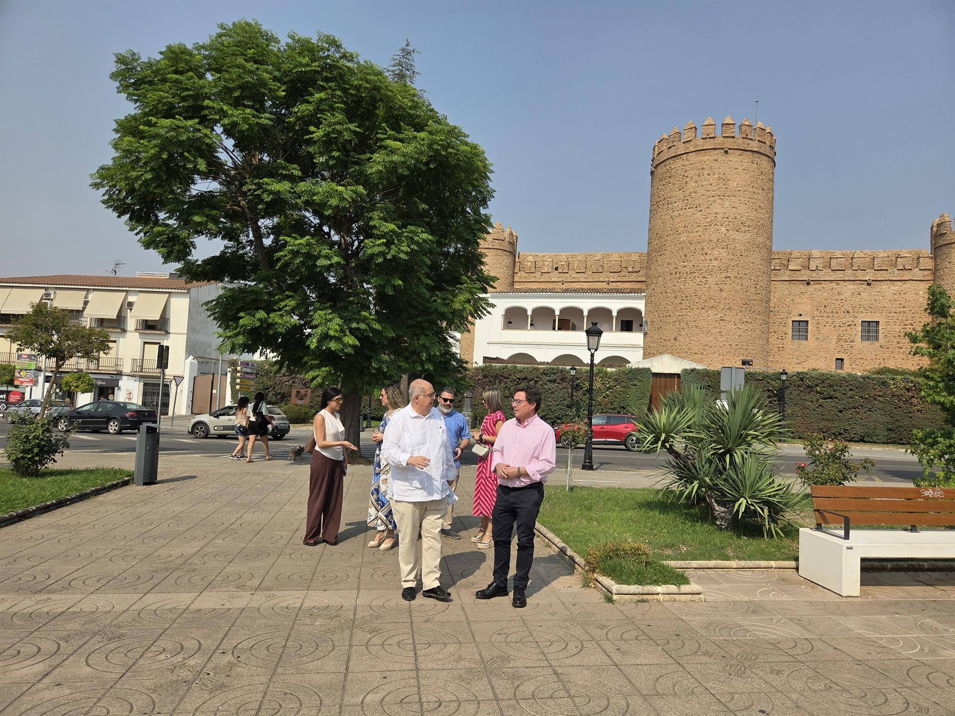 La Junta de Extremadura destina 125.000 euros a la mejora de las zonas comerciales y del recinto ferial de Zafra La Junta de Extremadura destina 125.000 euros a la mejora de las zonas comerciales y del recinto ferial de Zafra