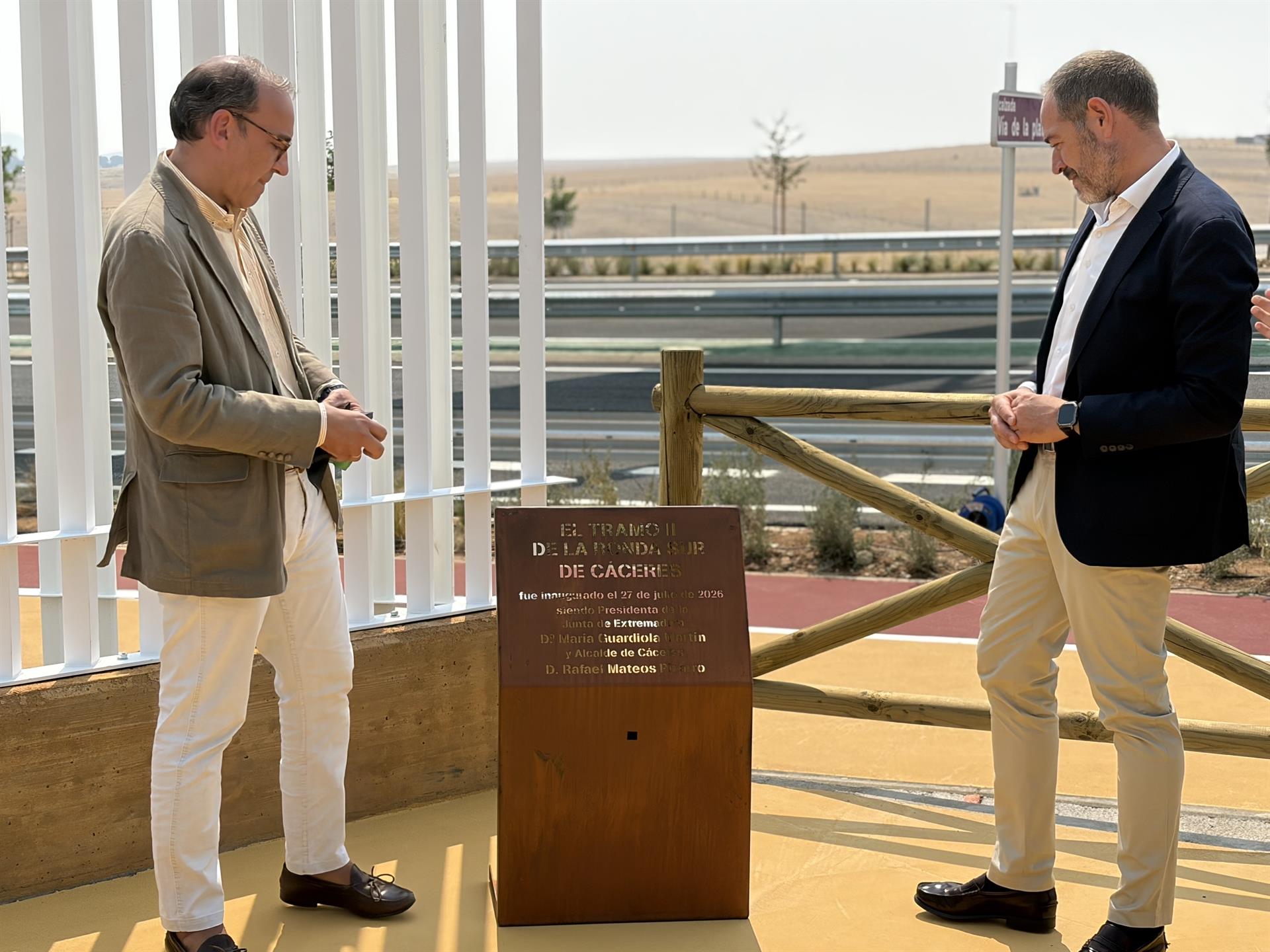 Cáceres estrena la primera fase de la Ronda Sureste tras una inversión de 18,6 millones de euros Cáceres estrena la primera fase de la Ronda Sureste tras una inversión de 18,6 millones de euros