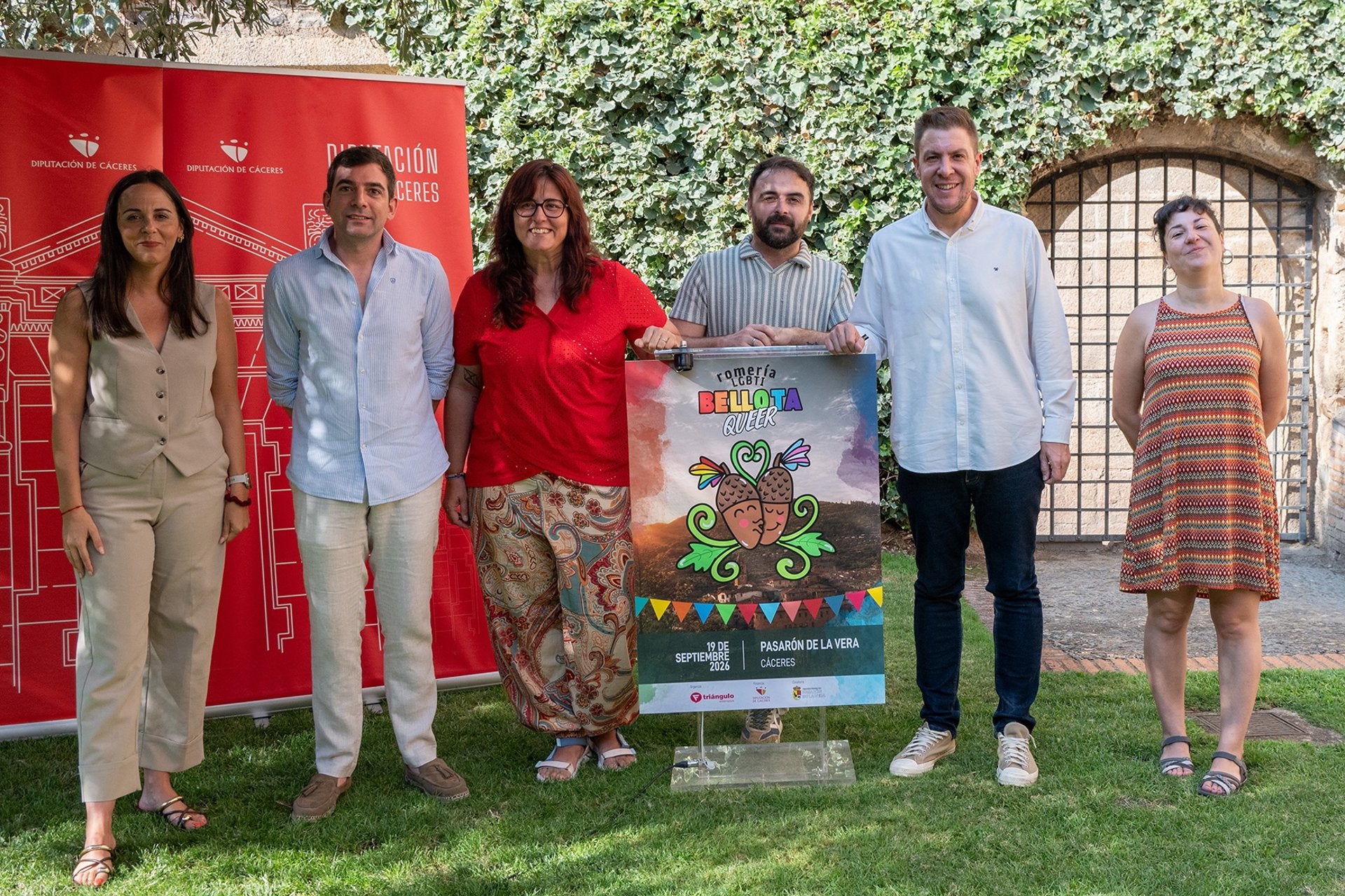 Pasarón de la Vera celebrará el 19 de septiembre una nueva edición de la Romería LGBTI 'Bellota Queer' Pasarón de la Vera celebrará el 19 de septiembre una nueva edición de la Romería LGBTI 'Bellota Queer'