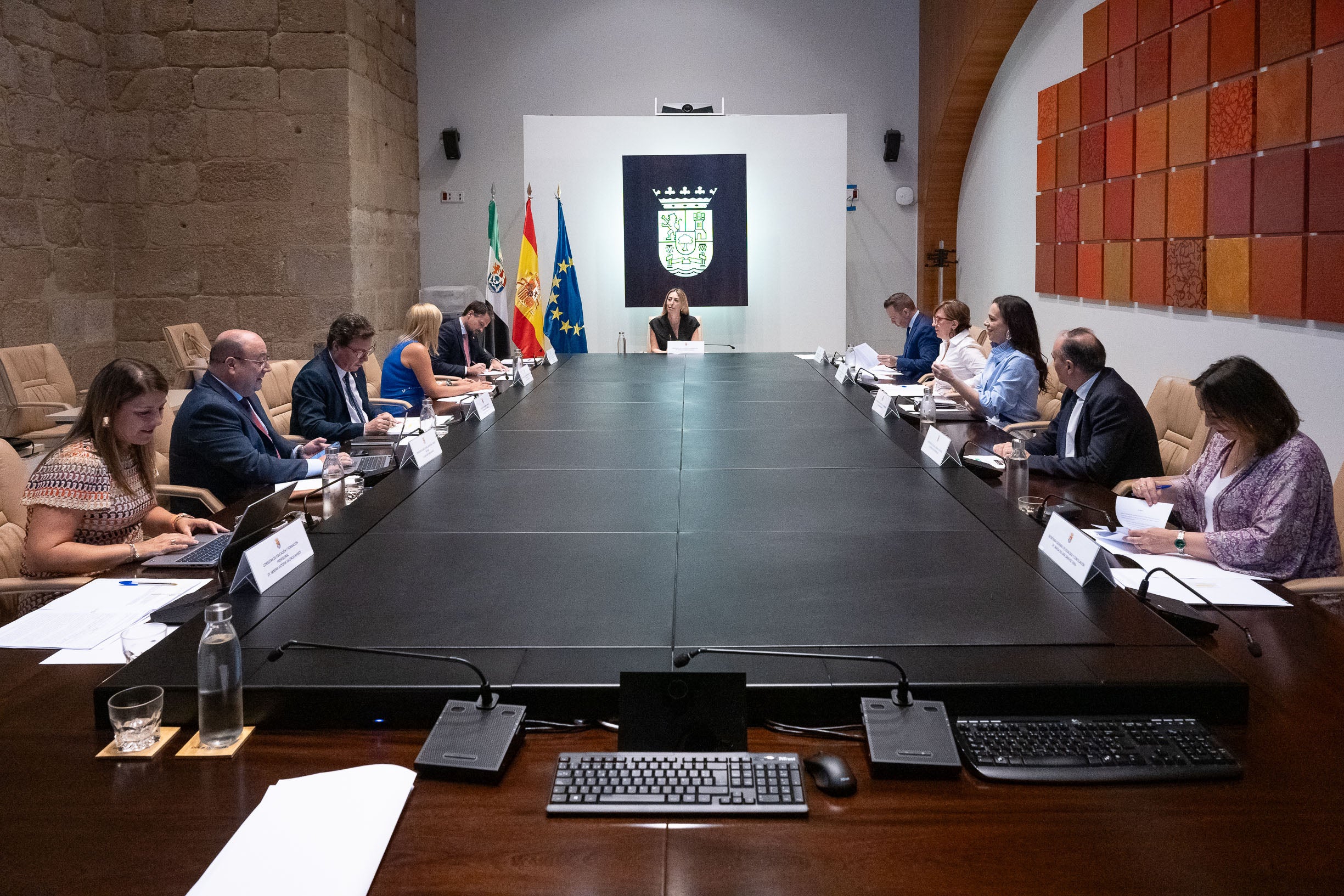 El Consejo de Gobierno aprueba 85 millones de euros en inversiones en salud, los cuidados, las carreteras y el empleo El Consejo de Gobierno aprueba 85 millones de euros en inversiones en salud, los cuidados, las carreteras y el empleo