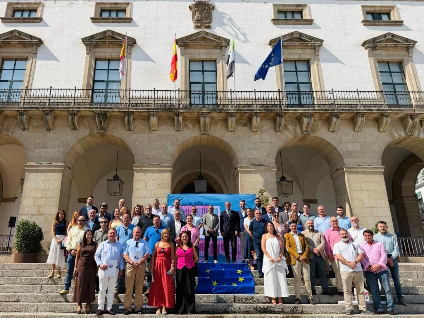 Los 388 municipios de Extremadura escenifican su apoyo unánime a Cáceres 2031, tras la adhesión de la FEMPEX a la Candidatura Los 388 municipios de Extremadura escenifican su apoyo unánime a Cáceres 2031, tras la adhesión de la FEMPEX a la Candidatura