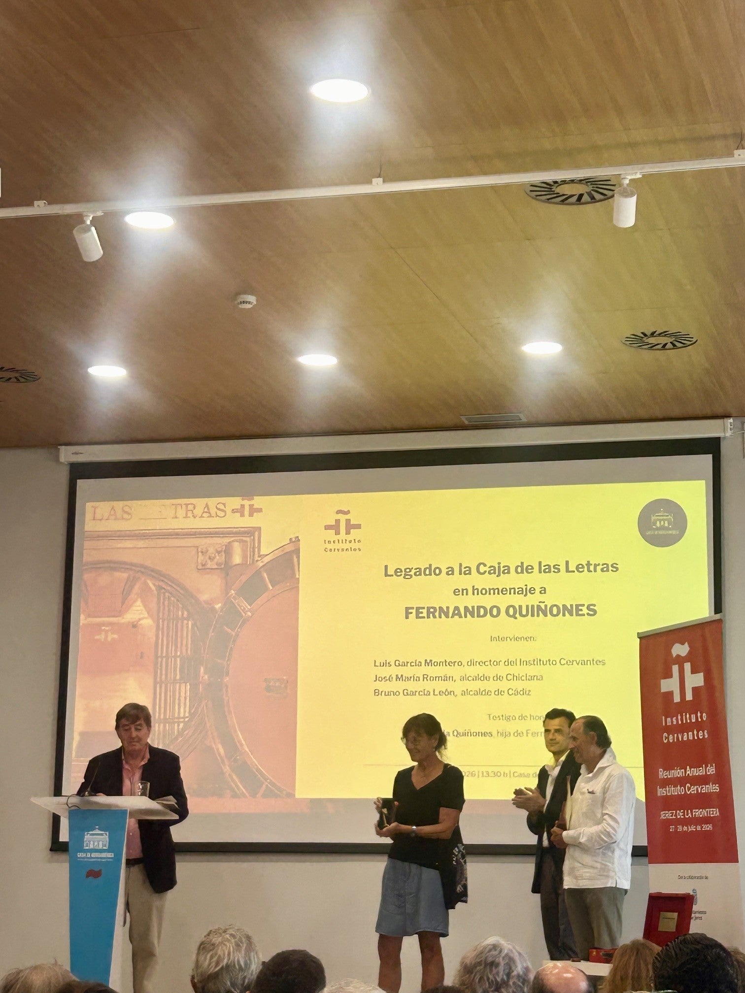 La Casa de Iberoamérica de Cádiz rinde homenaje a Fernando Quiñones con el depósito de su legado en la Caja de las Letras La Casa de Iberoamérica de Cádiz rinde homenaje a Fernando Quiñones con el depósito de su legado en la Caja de las Letras