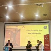 Mariela Quiñones entrega el legado de Fernando Quiñones a Luis García Montero