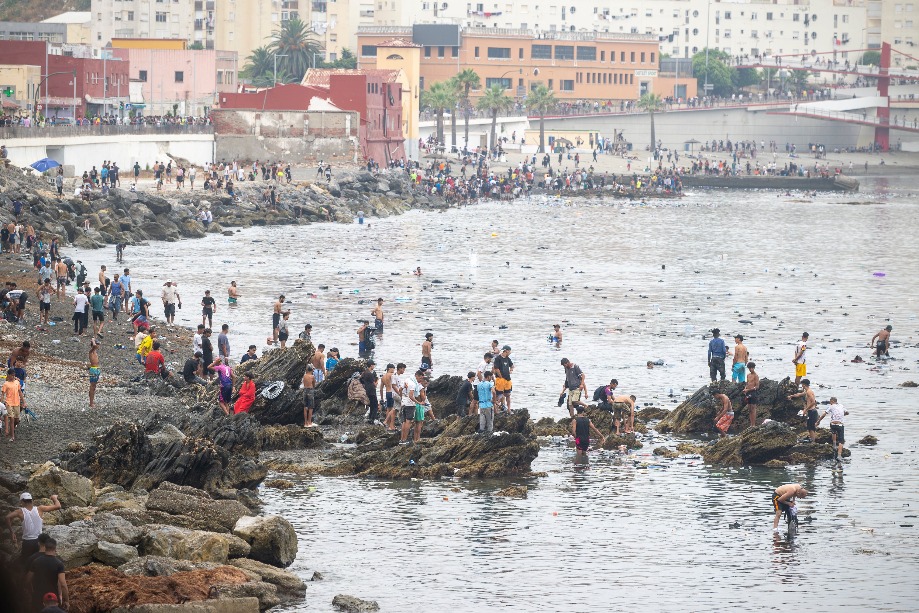 Las tres razones de Marruecos para haber impulsado la crisis en Ceuta: "Ha aprendido que cuando quiere algo de España, le basta con apretar y esperar" Las tres razones de Marruecos para haber impulsado la crisis en Ceuta: "Ha aprendido que cuando quiere algo de España, le basta con apretar y esperar"