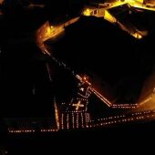 Vista aérea del casco antiguo iluminado de Almedina
