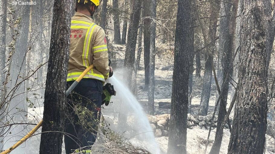 Estabilizado el incendio de la Vall d'Uix&oacute;, que ha devastado 9.600 hect&aacute;reas y un 12 % de la Sierra de Espad&agrave;.