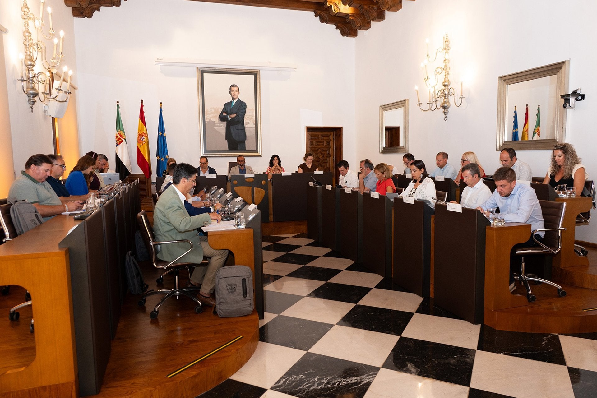 La Diputación de Cáceres aprueba más de 1 millón de euros para la mejora de la red viaria provincial La Diputación de Cáceres aprueba más de 1 millón de euros para la mejora de la red viaria provincial
