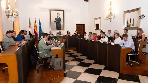 La Diputación de Cáceres aprueba más de 1 millón de euros para la mejora de la red viaria provincial La Diputación de Cáceres aprueba más de 1 millón de euros para la mejora de la red viaria provincial