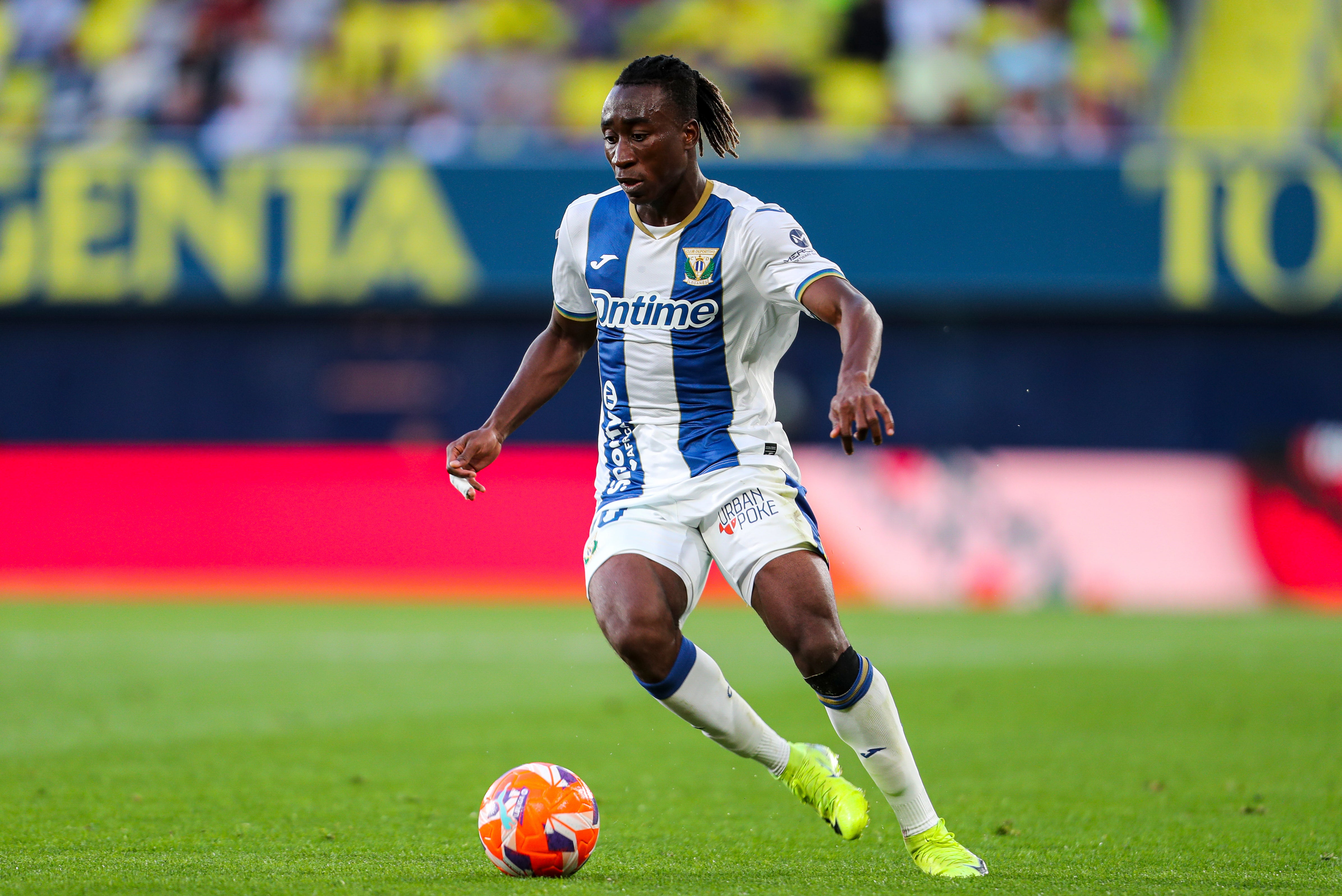 Yan Diomande durante un partido de fútbol Yan Diomande durante un partido de fútbol