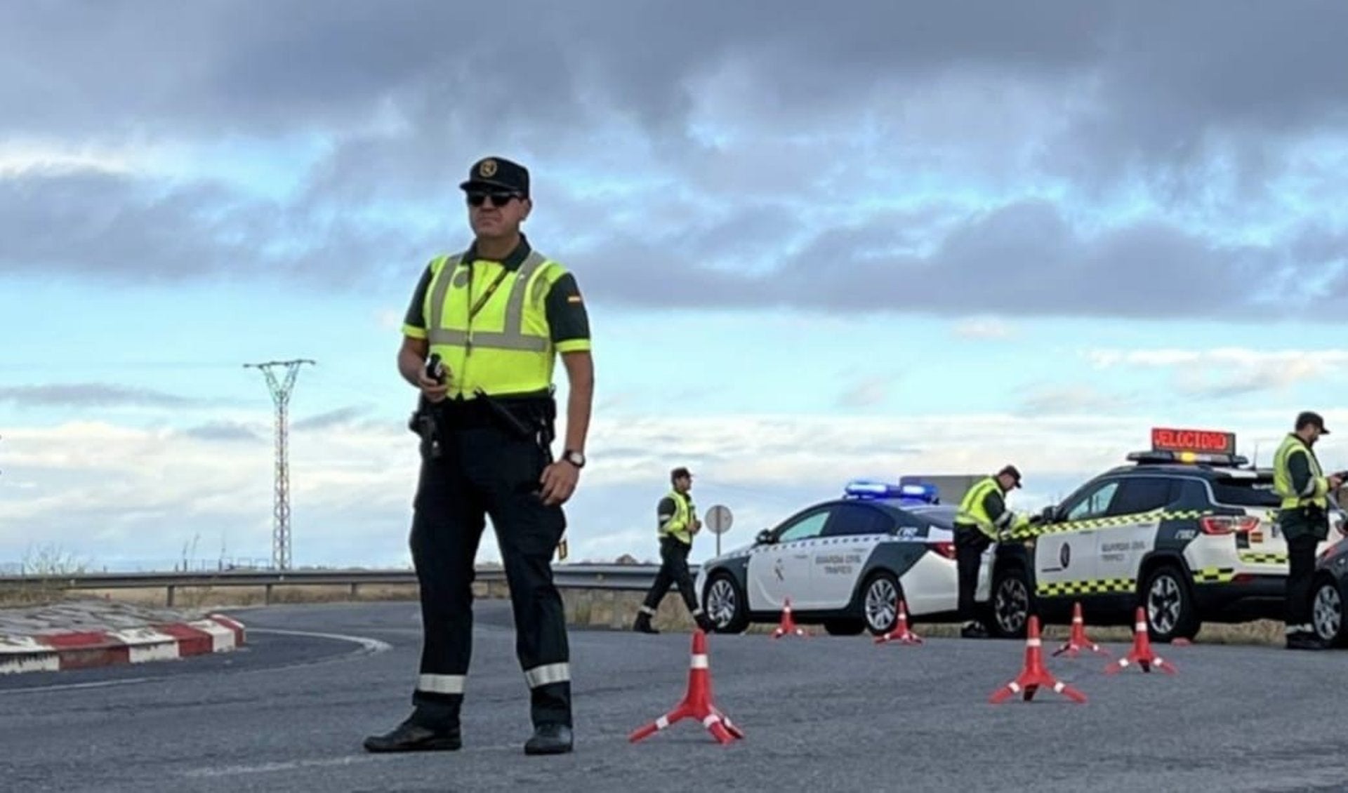 La autovía A-66 se cortará este viernes a la altura de Cáceres en sentido Gijón para retirar un vehículo incendiado La autovía A-66 se cortará este viernes a la altura de Cáceres en sentido Gijón para retirar un vehículo incendiado