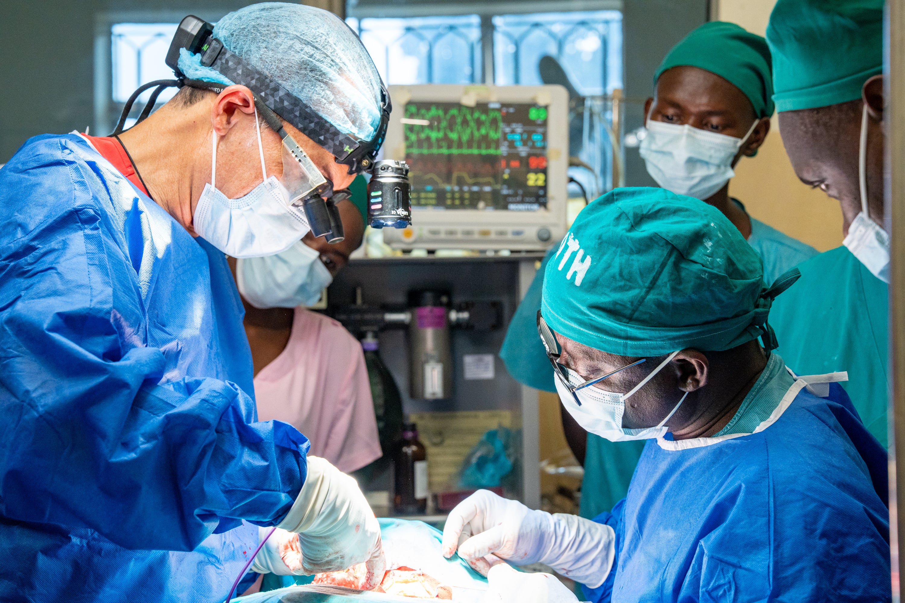 La Fundación Bisturí Solidario culmina su campaña en Uganda con más de 100 procedimientos quirúrgicos y una gran labor formativa La Fundación Bisturí Solidario culmina su campaña en Uganda con más de 100 procedimientos quirúrgicos y una gran labor formativa