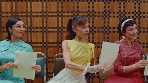 Ariana Grande en el videoclip de 'petal'
