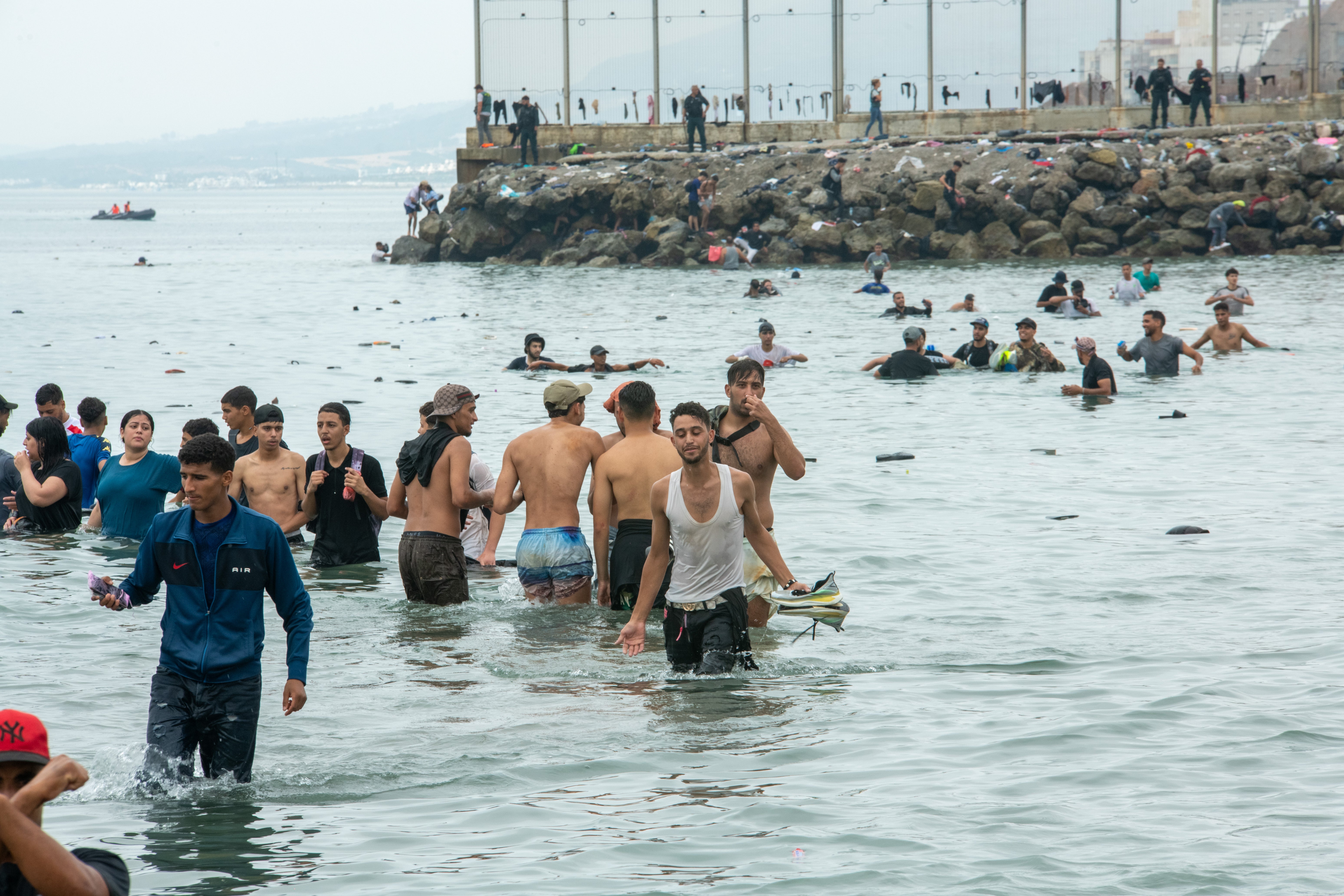 La horrible realidad comercial de Ceuta en la crisis migratoria: "El 99% de los negocios están cerrados" La horrible realidad comercial de Ceuta en la crisis migratoria: "El 99% de los negocios están cerrados"