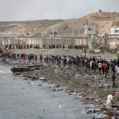 Llegada masiva de migrantes a la costa de Ceuta.