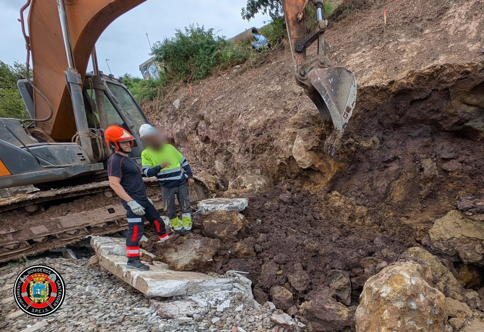 Muere sepultado por un desprendimiento en Orejo un trabajador de las obras de duplicación de la vía a Astillero Muere sepultado por un desprendimiento en Orejo un trabajador de las obras de duplicación de la vía a Astillero