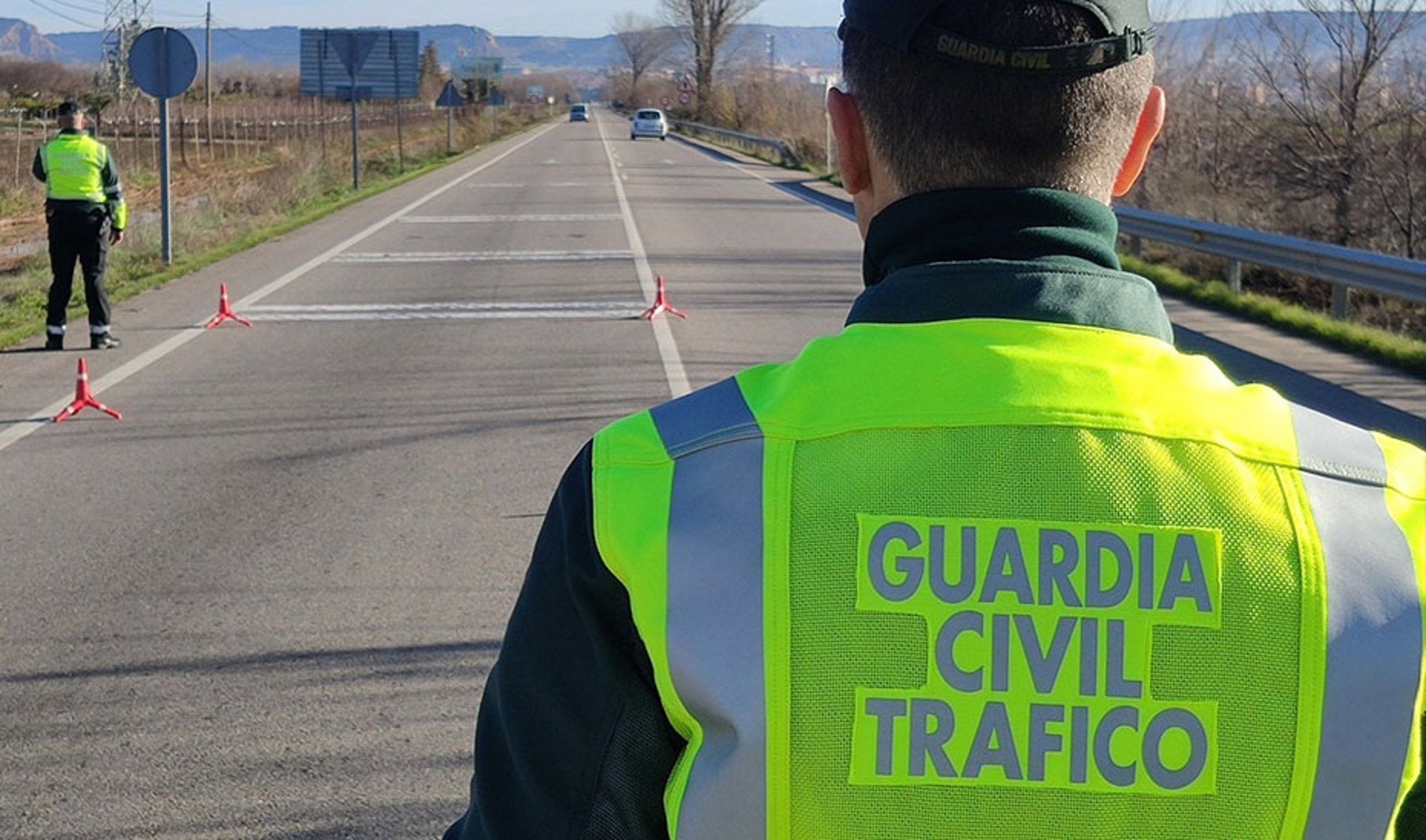 Un hombre de 46 años fallece y dos hombres de 24 años quedan heridos graves en un accidente tras huir de un control de Guardia Civil Un hombre de 46 años fallece y dos hombres de 24 años quedan heridos graves en un accidente tras huir de un control de Guardia Civil