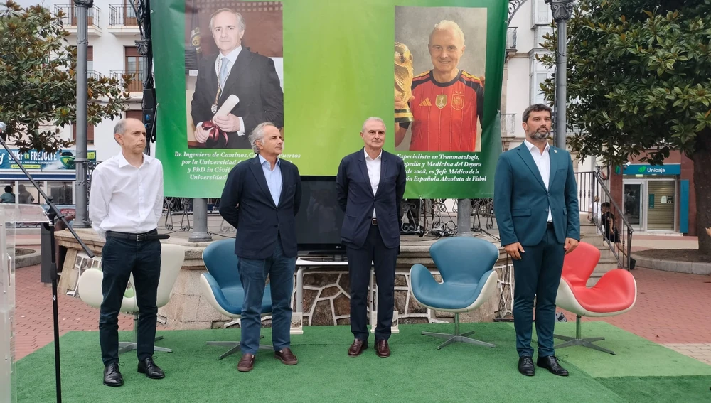 Óscar Pérez, "Estamos muy felices en el Ayuntamiento de haber contribuido al reconocimiento y al homenaje de dos personas como Óscar Celada e Íñigo Losada, por sus trayectorias" Óscar Pérez, "Estamos muy felices en el Ayuntamiento de haber contribuido al reconocimiento y al homenaje de dos personas como Óscar Celada e Íñigo Losada, por sus trayectorias"