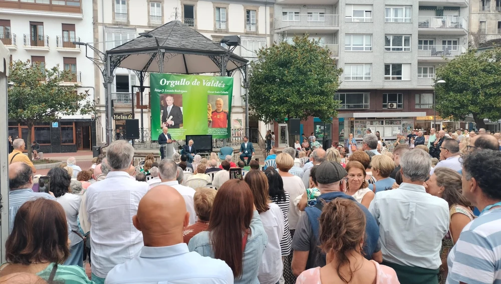Óscar Luis C. Se siente muchísimo orgullo. Estaba deseando venir a Luarca y estar aquí tranquilo con mi gente" Óscar Luis C. Se siente muchísimo orgullo. Estaba deseando venir a Luarca y estar aquí tranquilo con mi gente"